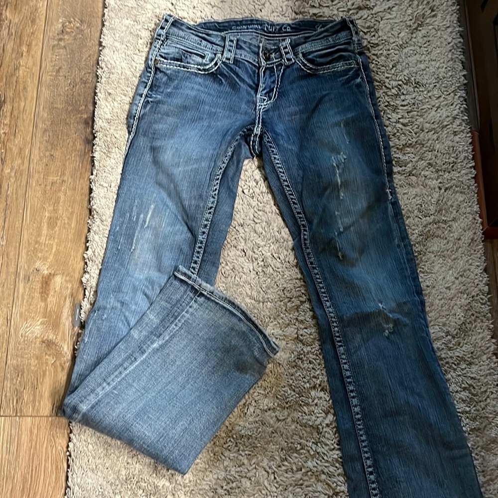 Cowgirl Tuff slightly distressed jeans. Size 26